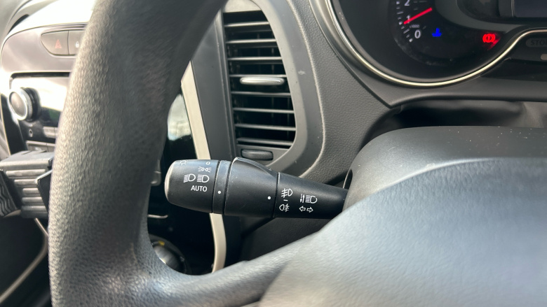 Renault Captur 0.9 TCE 90 Play 5dr Petrol Hatchback